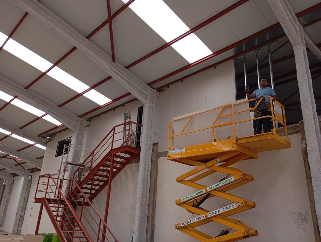 Fotografía del proyecto Reforma de nave industrial de Montajes Star